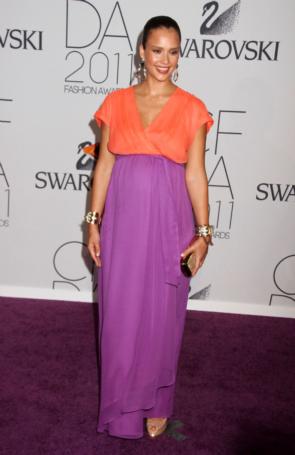 البنفسجي والبرتقالي: أجمل صيحات موضة النجمات